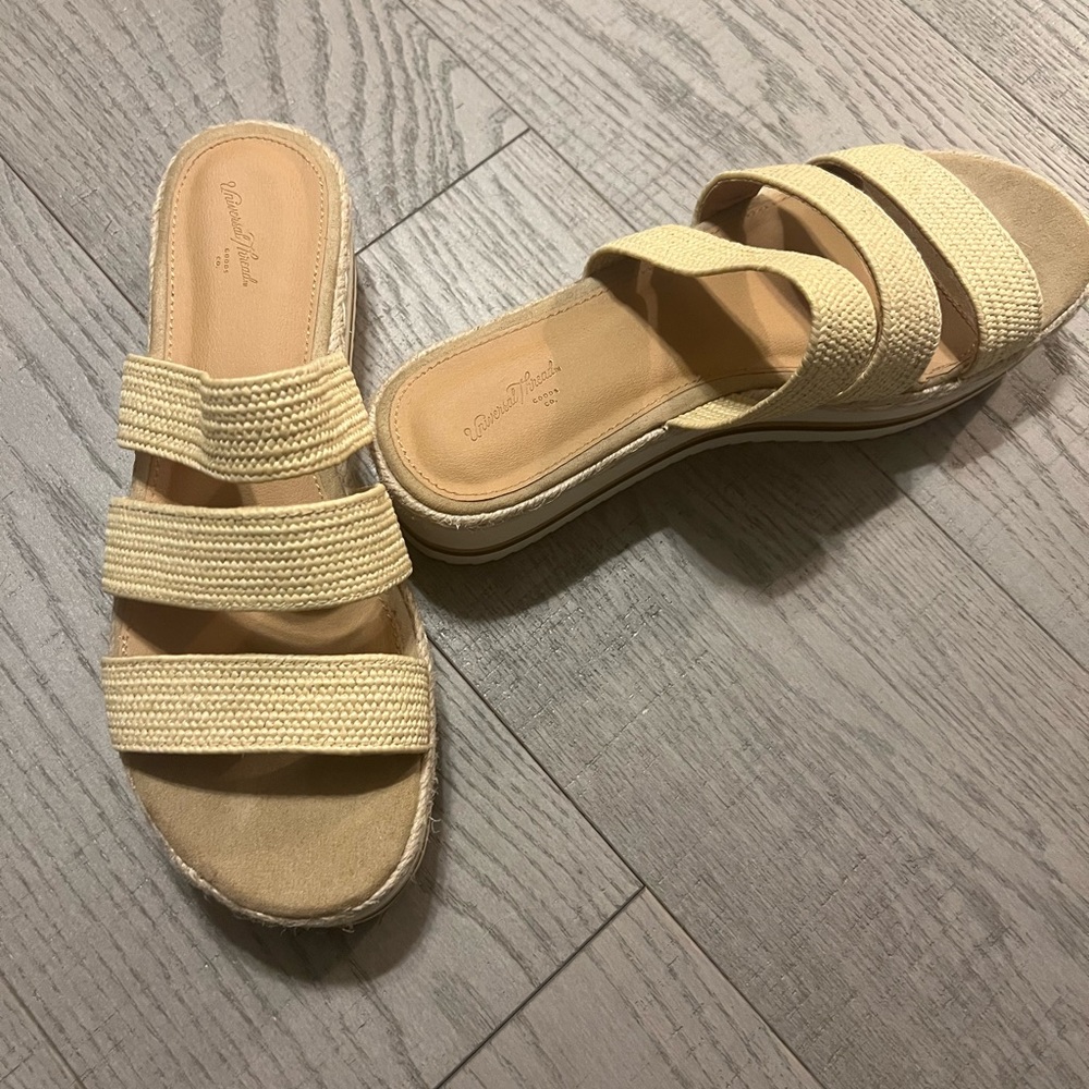 USED- Universal Thread Tan Sandals